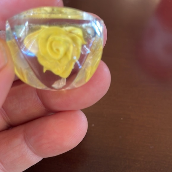 1950's Reversed Carved Lucite Brooch - Picture 6 of 6